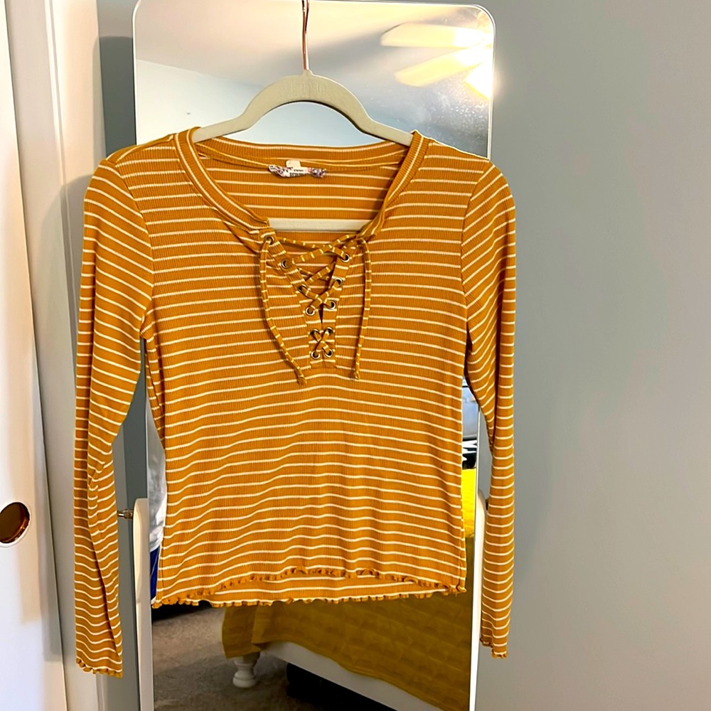 Kohl’s, Long Sleeved Yellow and White Stripped Top, S